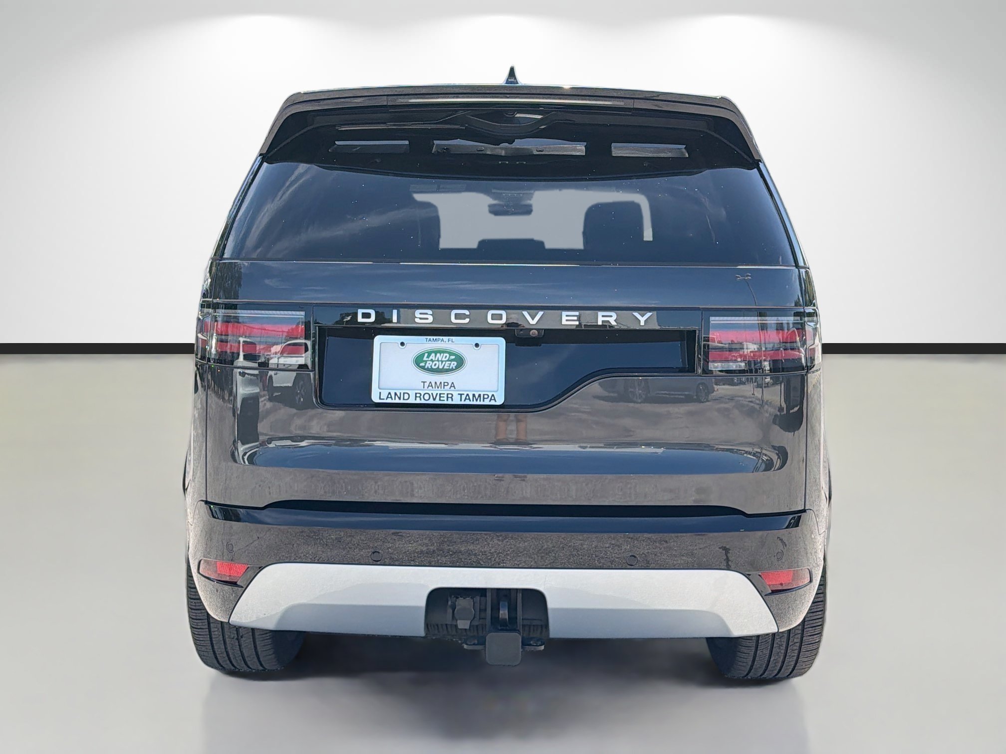 Certified 2025 Land Rover Discovery Metropolitan Edition AWD/4WD image 4