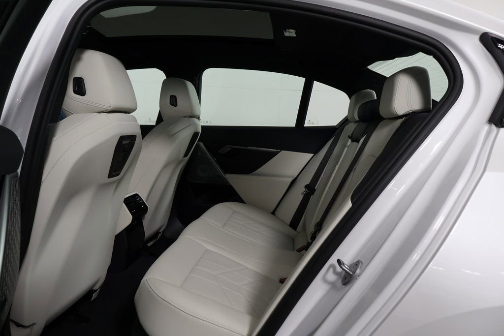 New 2026 BMW i5 eDrive40 w/ M Sport Package image 6