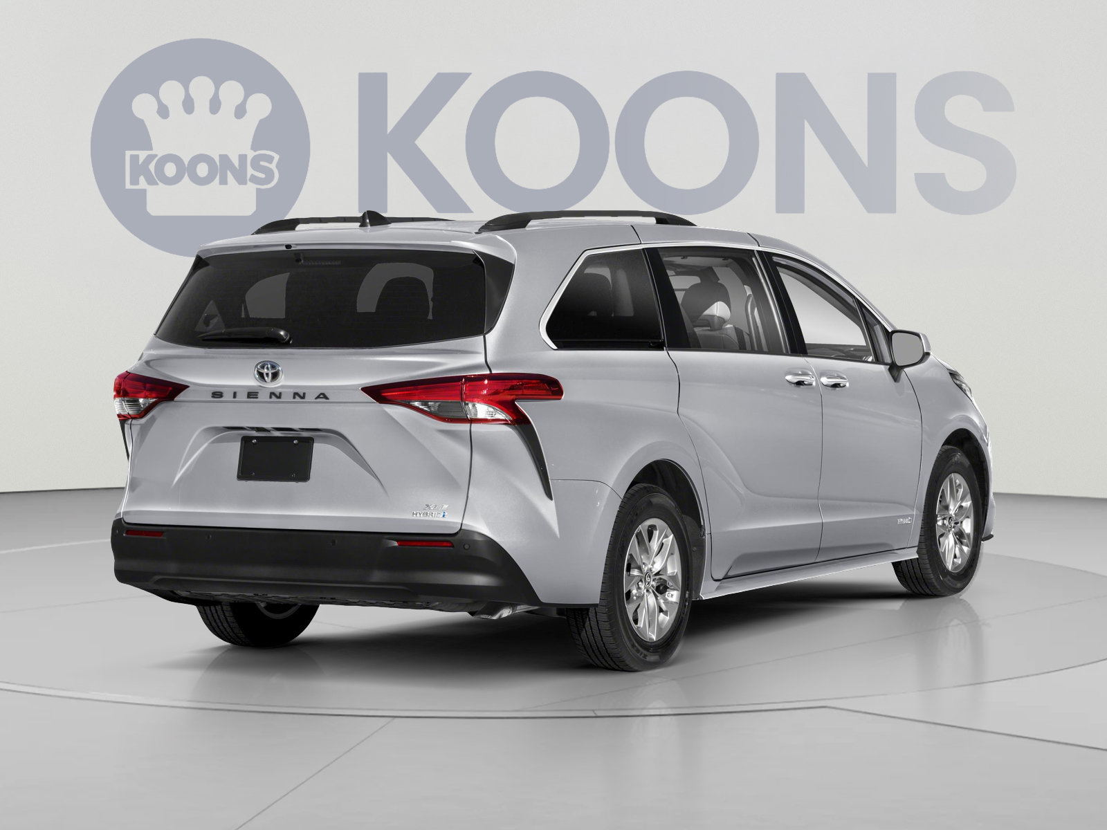 Used 2021 Toyota Sienna XLE w/ XLE Plus Package FWD image 2
