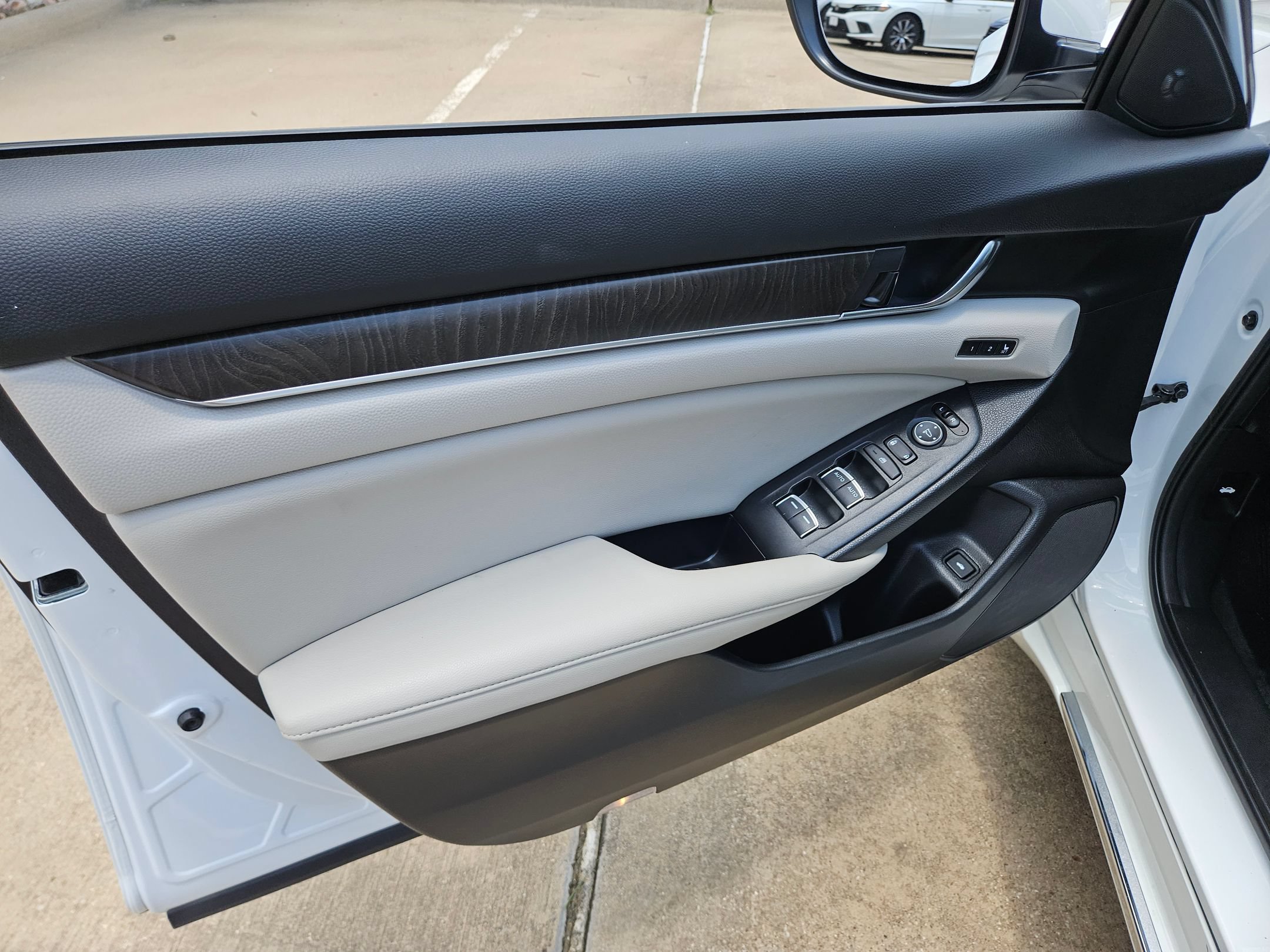 Certified 2022 Honda Accord Touring image 13