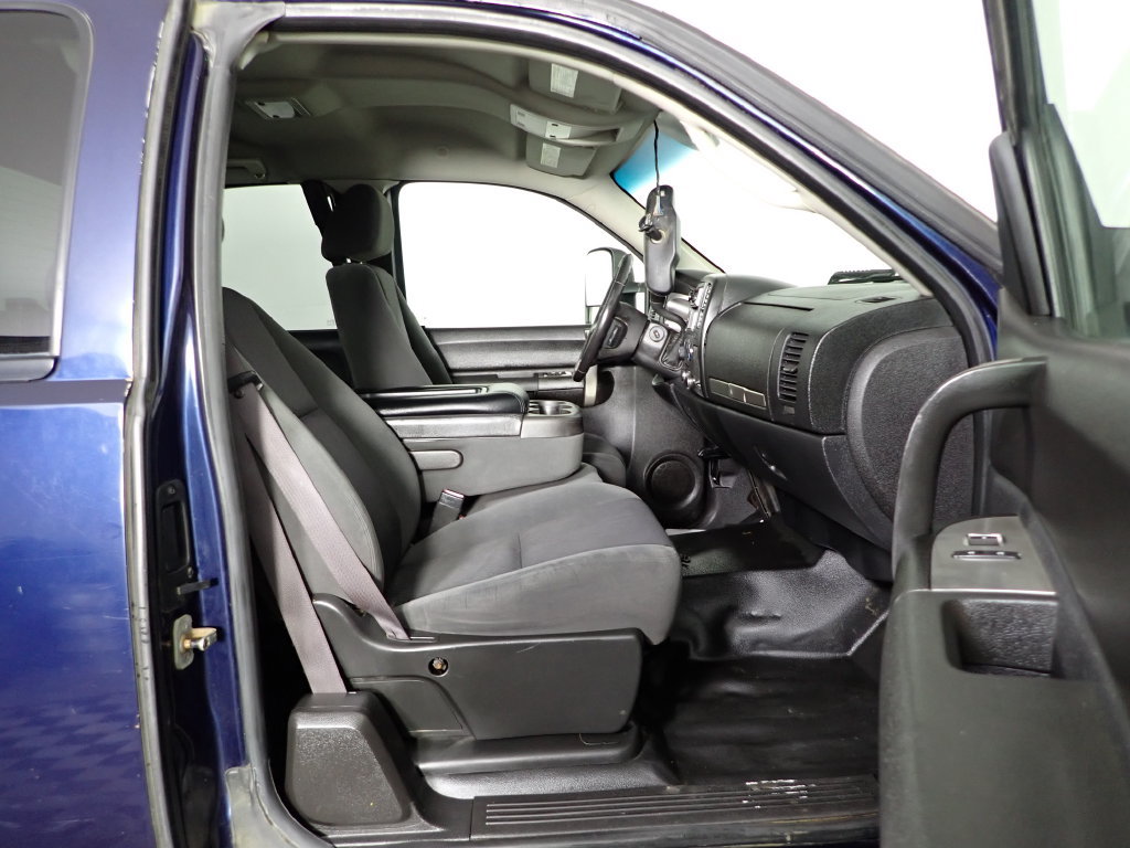 Used 2009 Chevrolet Silverado 3500 LT w/ Interior Plus Package AWD/4WD image 28