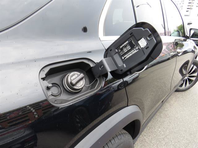 Used 2025 Mercedes-Benz GLE 450e 4MATIC w/ Driver Assistance Package image 25