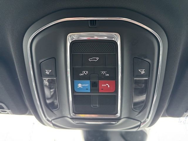 Used 2024 Jeep Grand Cherokee Limited image 17