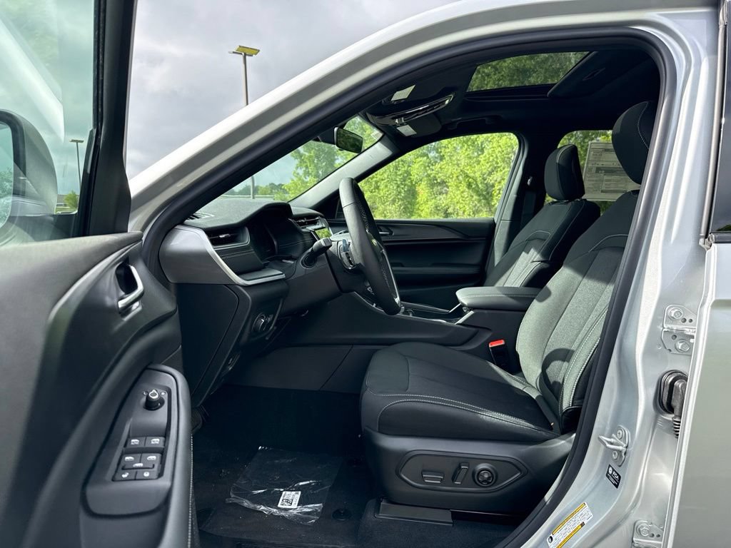 New 2026 Jeep Grand Cherokee L 4WD image 25