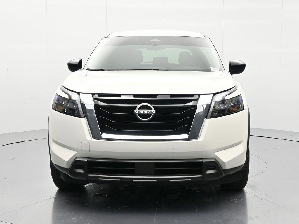 Used 2024 Nissan Pathfinder S image 2