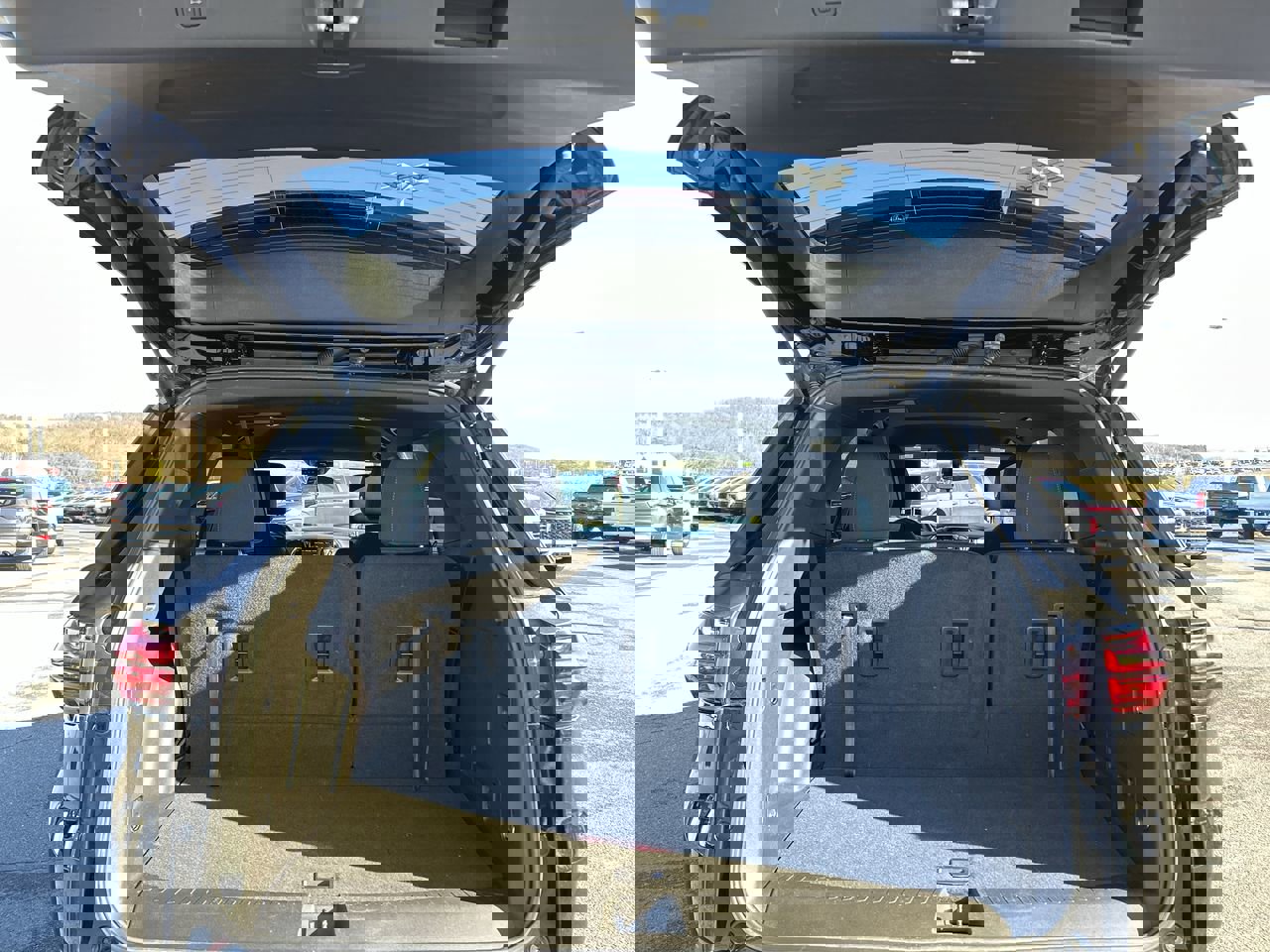 Used 2023 Chevrolet Traverse LT image 19