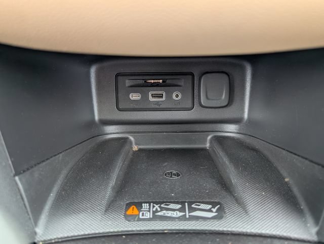 Used 2022 Chevrolet Equinox Premier AWD/4WD image 29