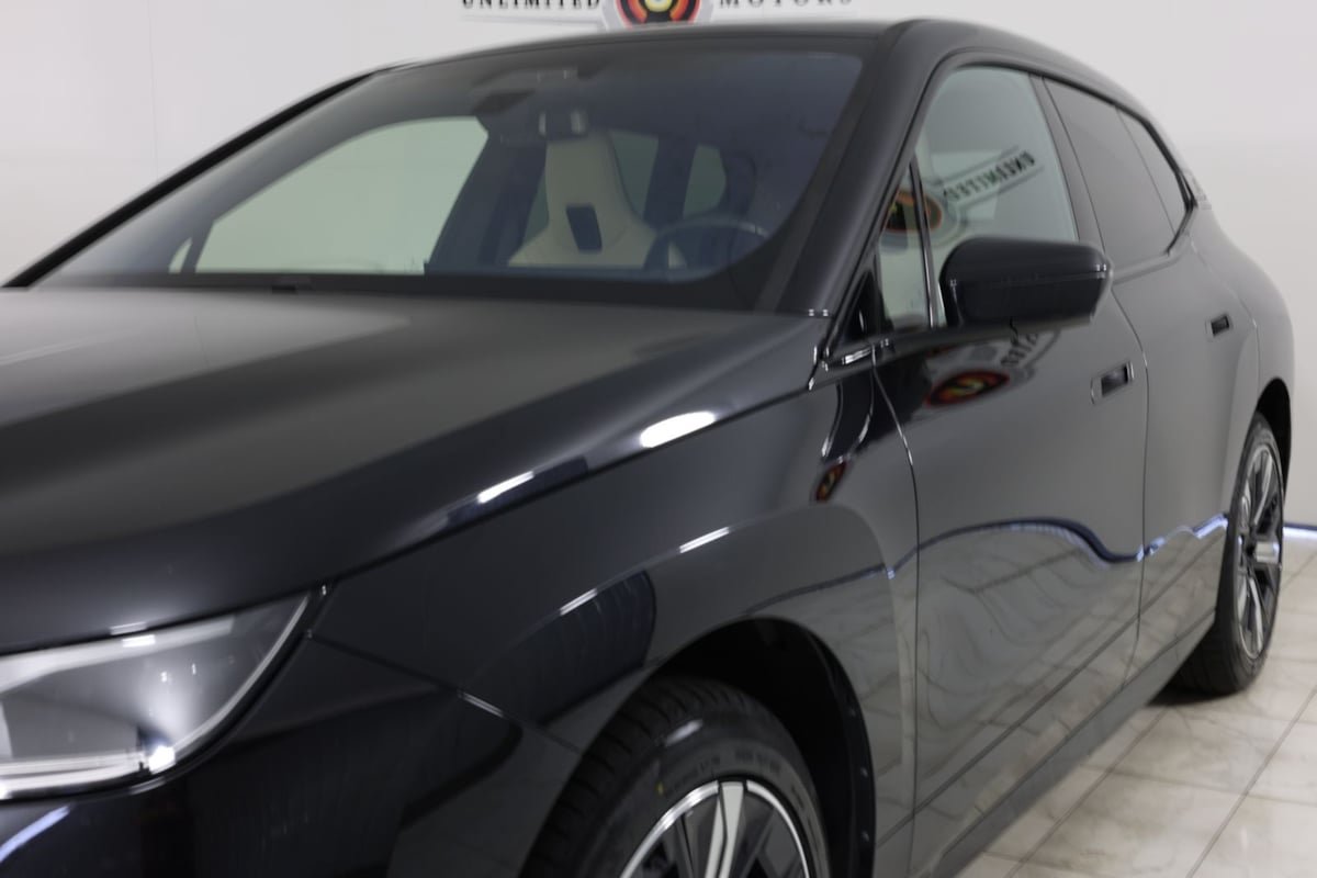 Used 2024 BMW iX xDrive50 w/ Premium Package AWD/4WD image 37
