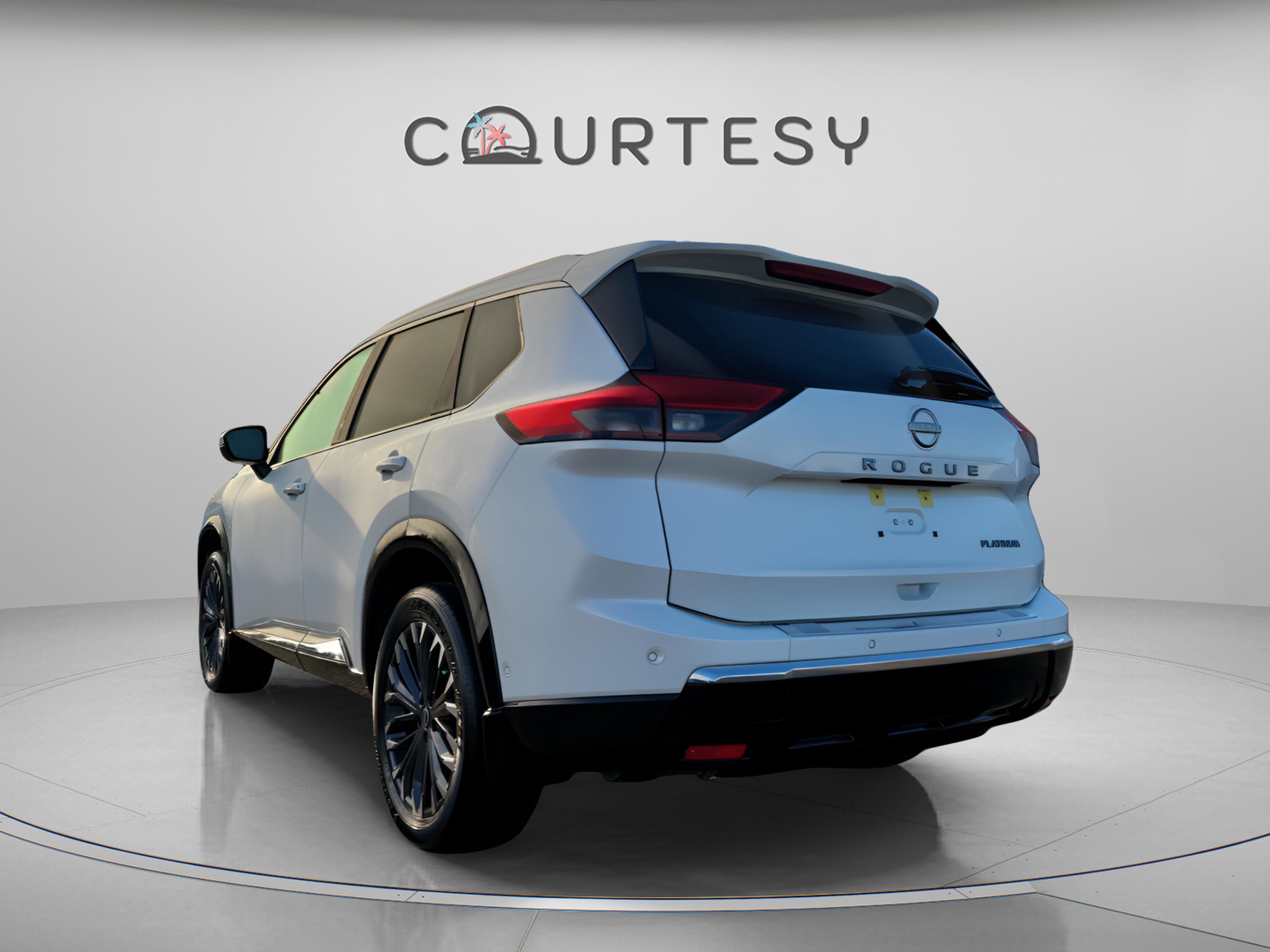 Used 2024 Nissan Rogue Platinum w/ Platinum Premium Package image 3