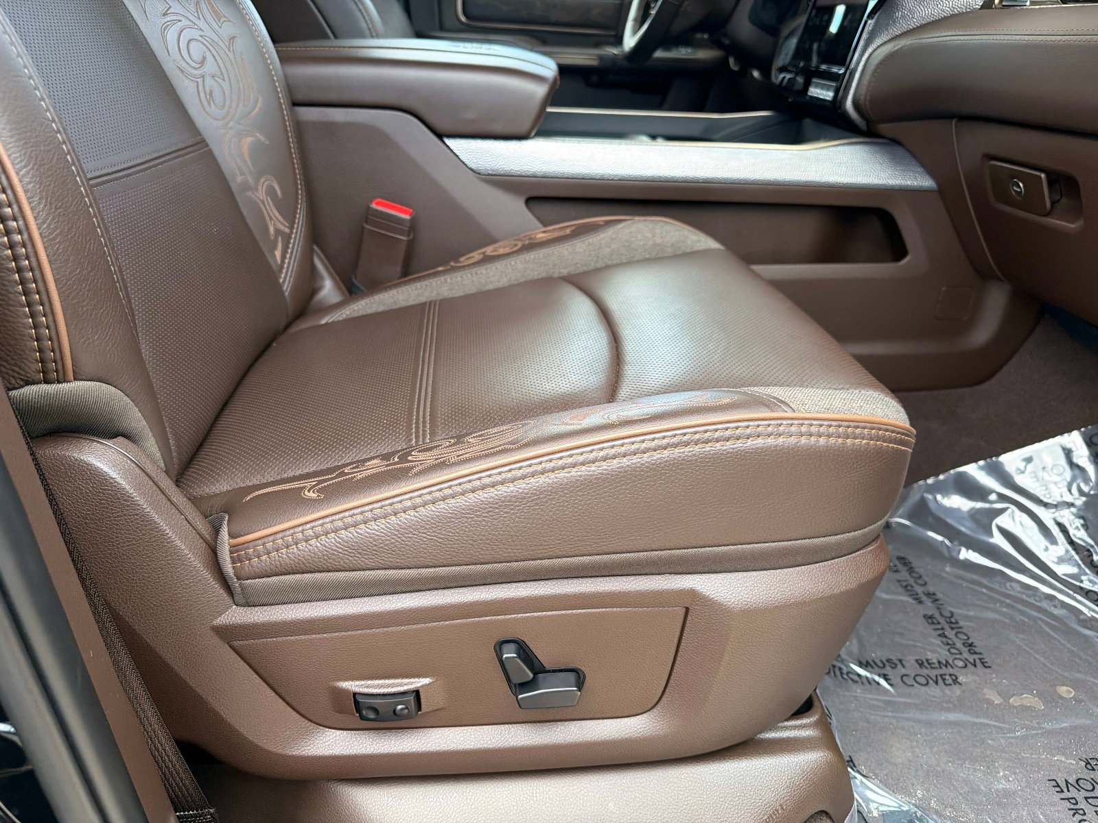 Used 2025 RAM 3500 Longhorn AWD/4WD image 22