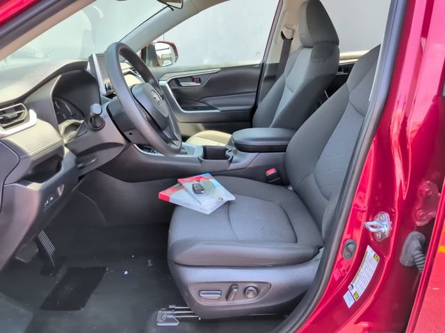 Used 2025 Toyota RAV4 XLE AWD/4WD image 12