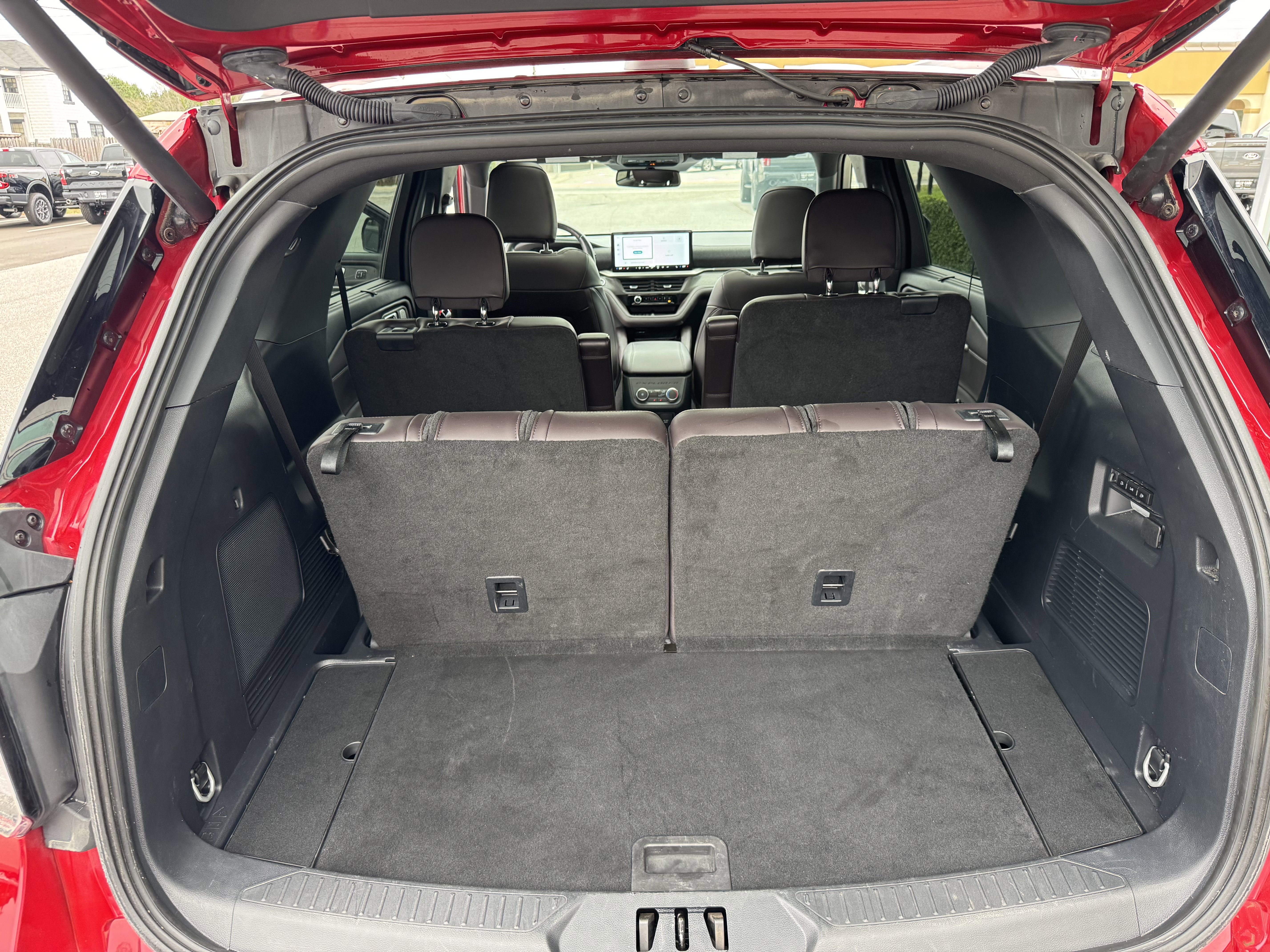 Used 2025 Ford Explorer Platinum image 12