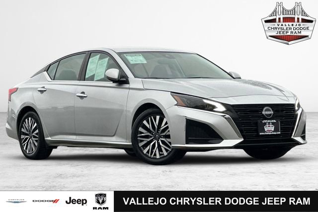 Used 2023 Nissan Altima 2.5 SV image 1
