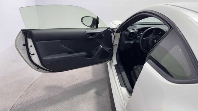 Used 2024 Toyota GR86 RWD image 10