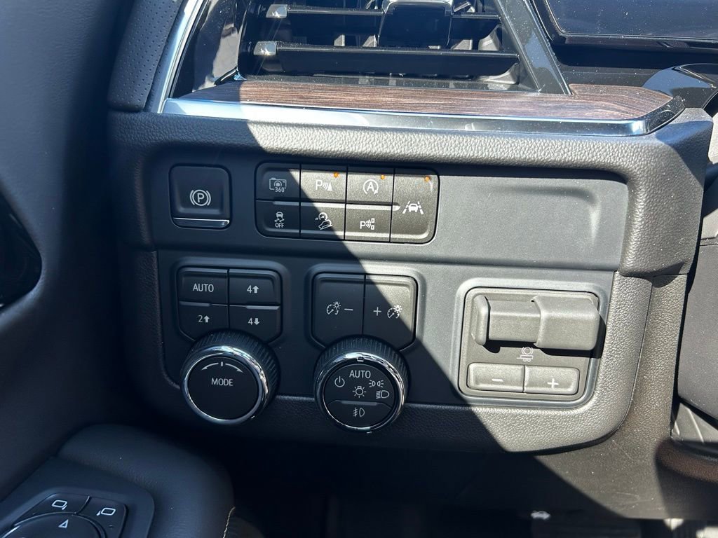 New 2026 Chevrolet Tahoe Premier w/ Sun And Tow Package AWD/4WD image 17