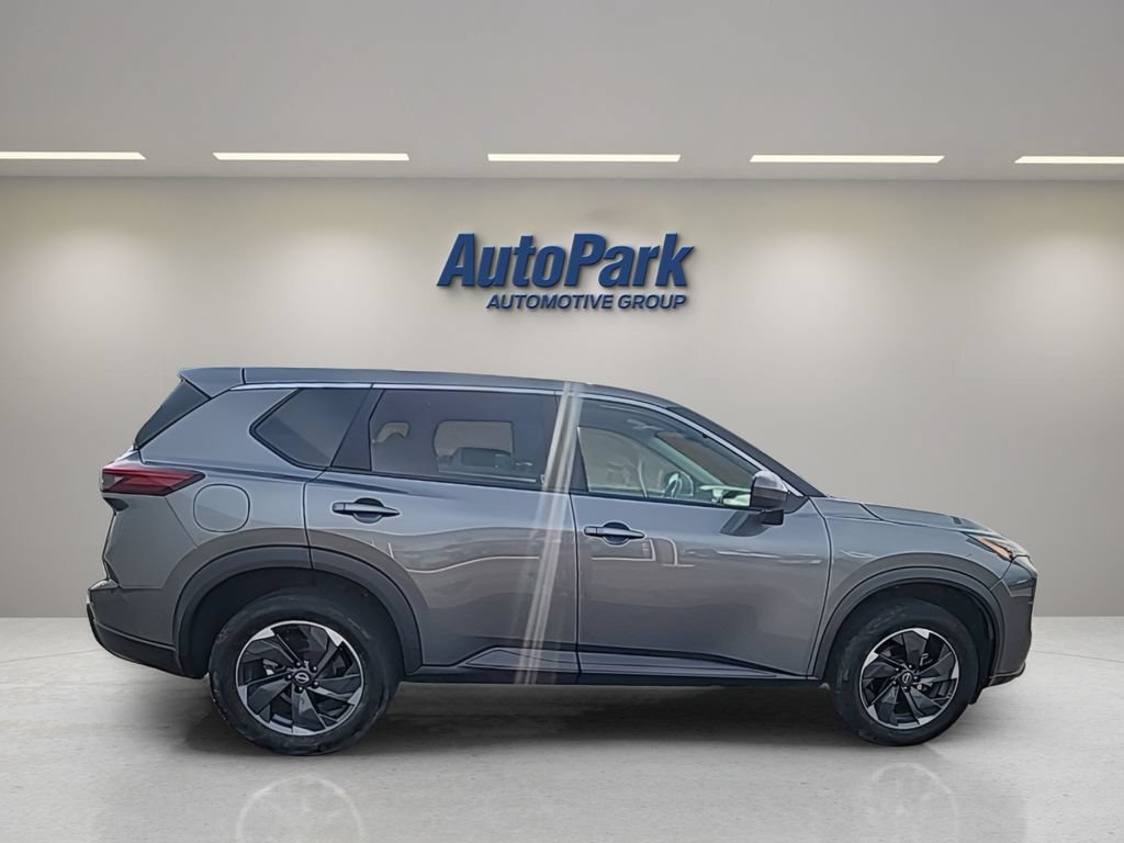 Used 2024 Nissan Rogue SV AWD/4WD image 9