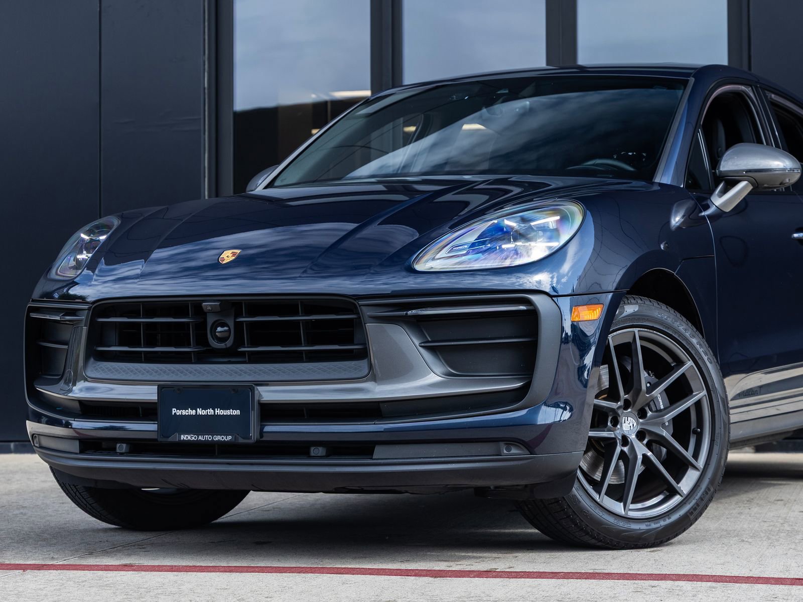 Certified 2023 Porsche Macan Turbo AWD/4WD image 7