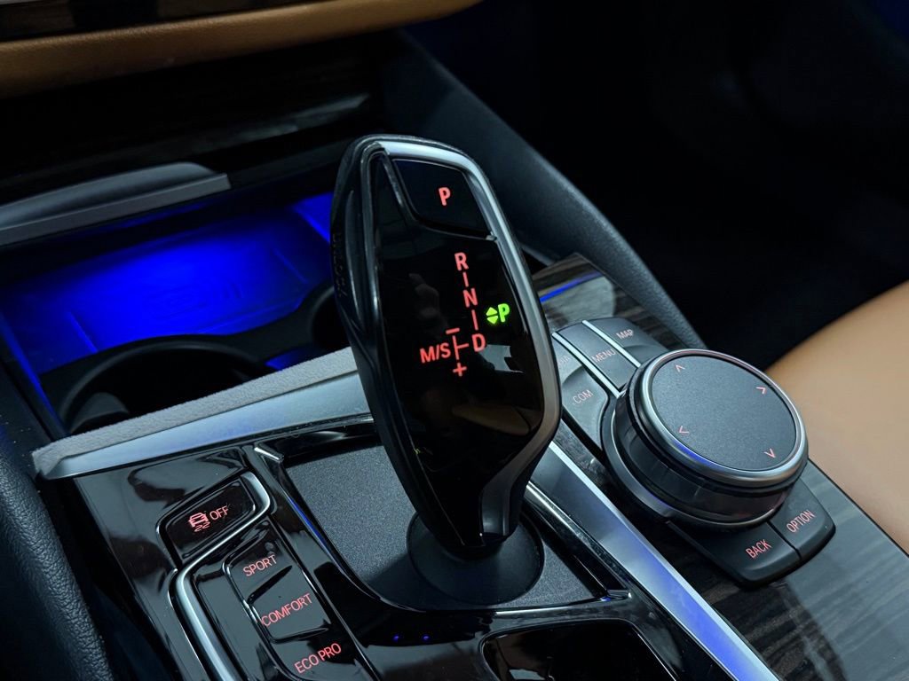 Used 2021 BMW 530i xDrive w/ Premium Package image 23