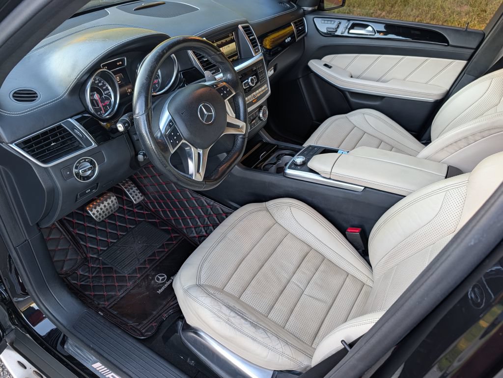 Used 2015 Mercedes-Benz GL 63 AMG 4MATIC image 16