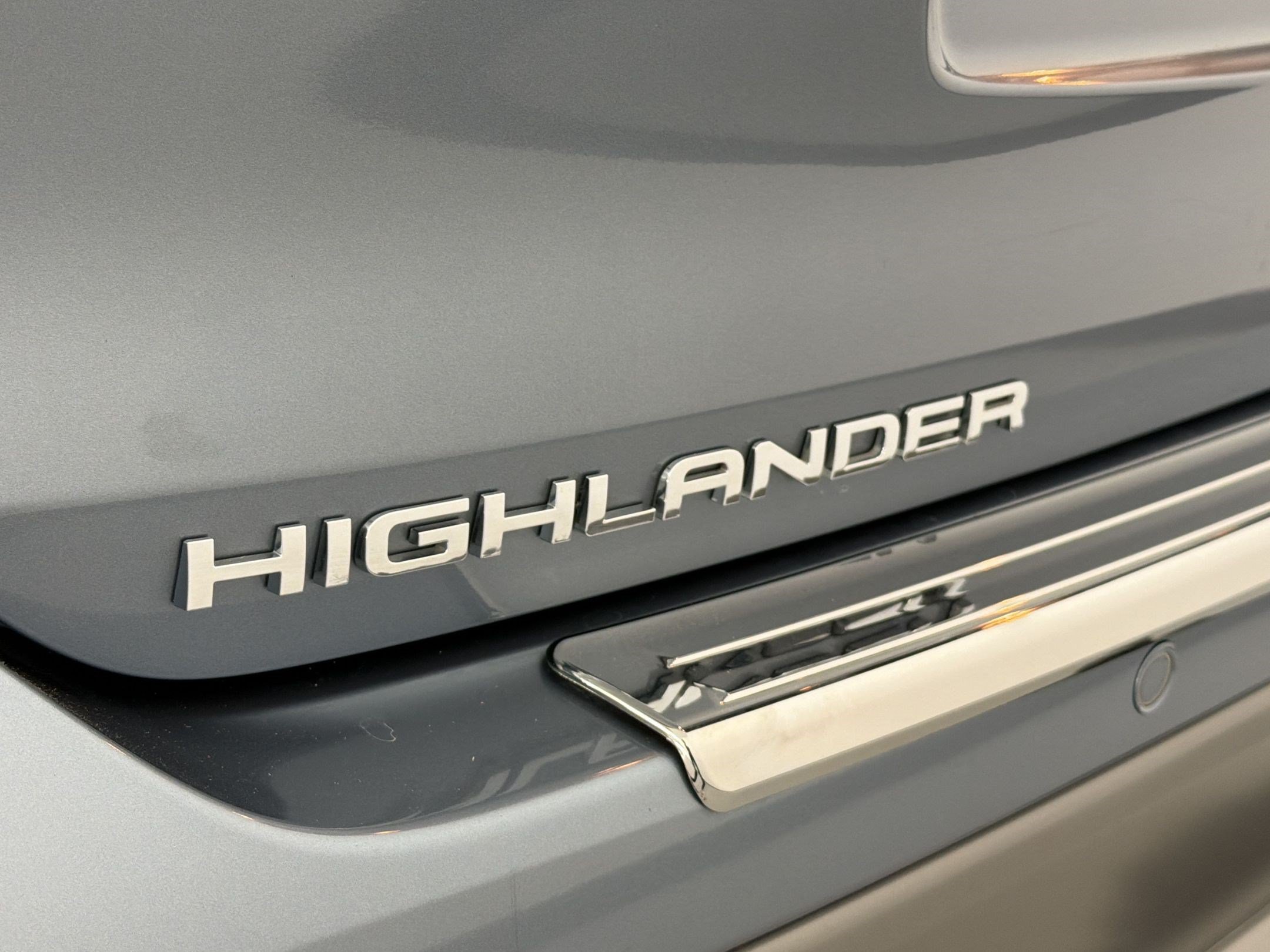 Used 2024 Toyota Highlander Platinum FWD image 33