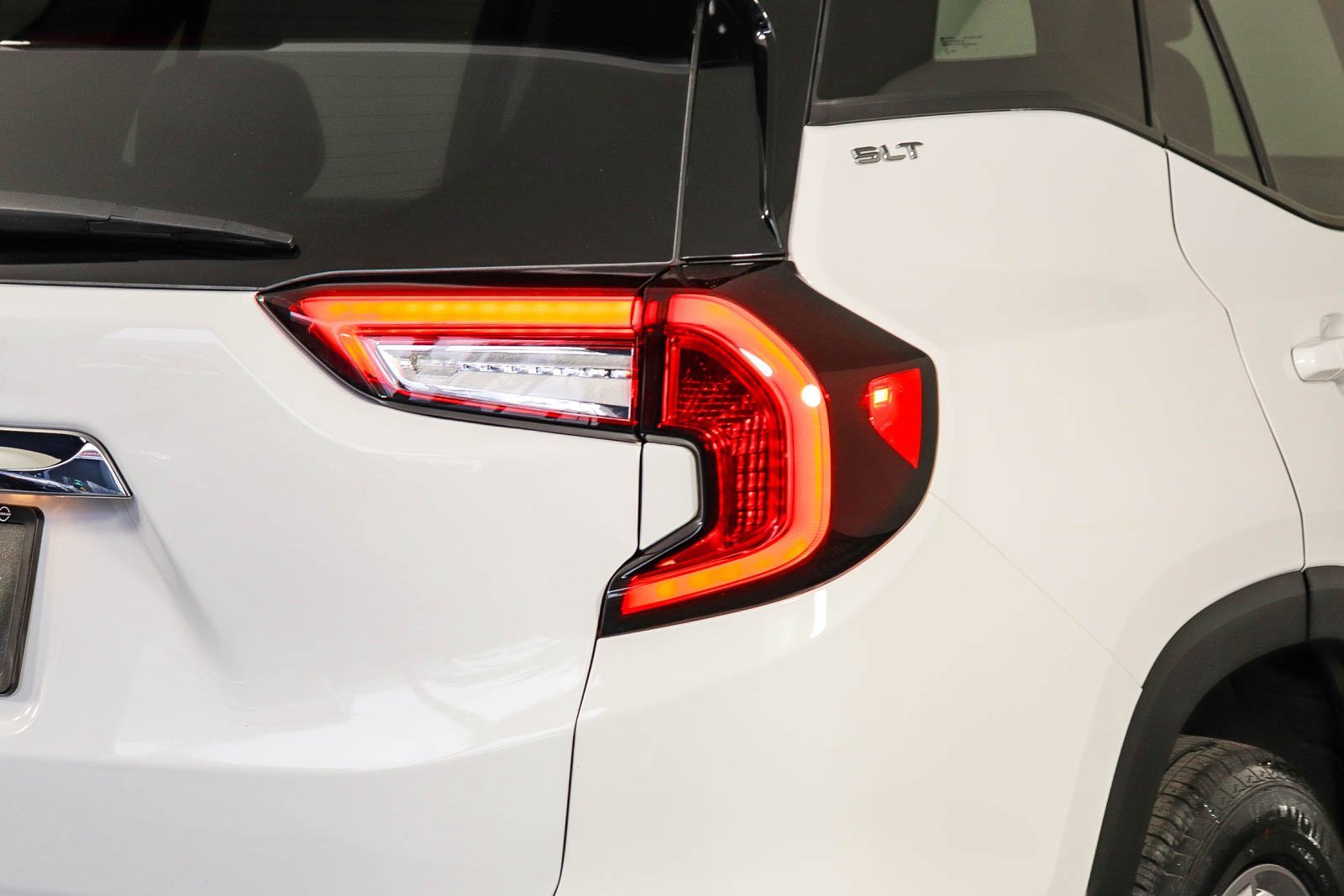 Used 2024 GMC Terrain SLT image 9