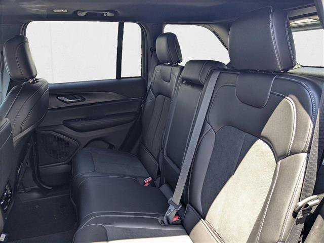 New 2025 Jeep Grand Cherokee Altitude image 16