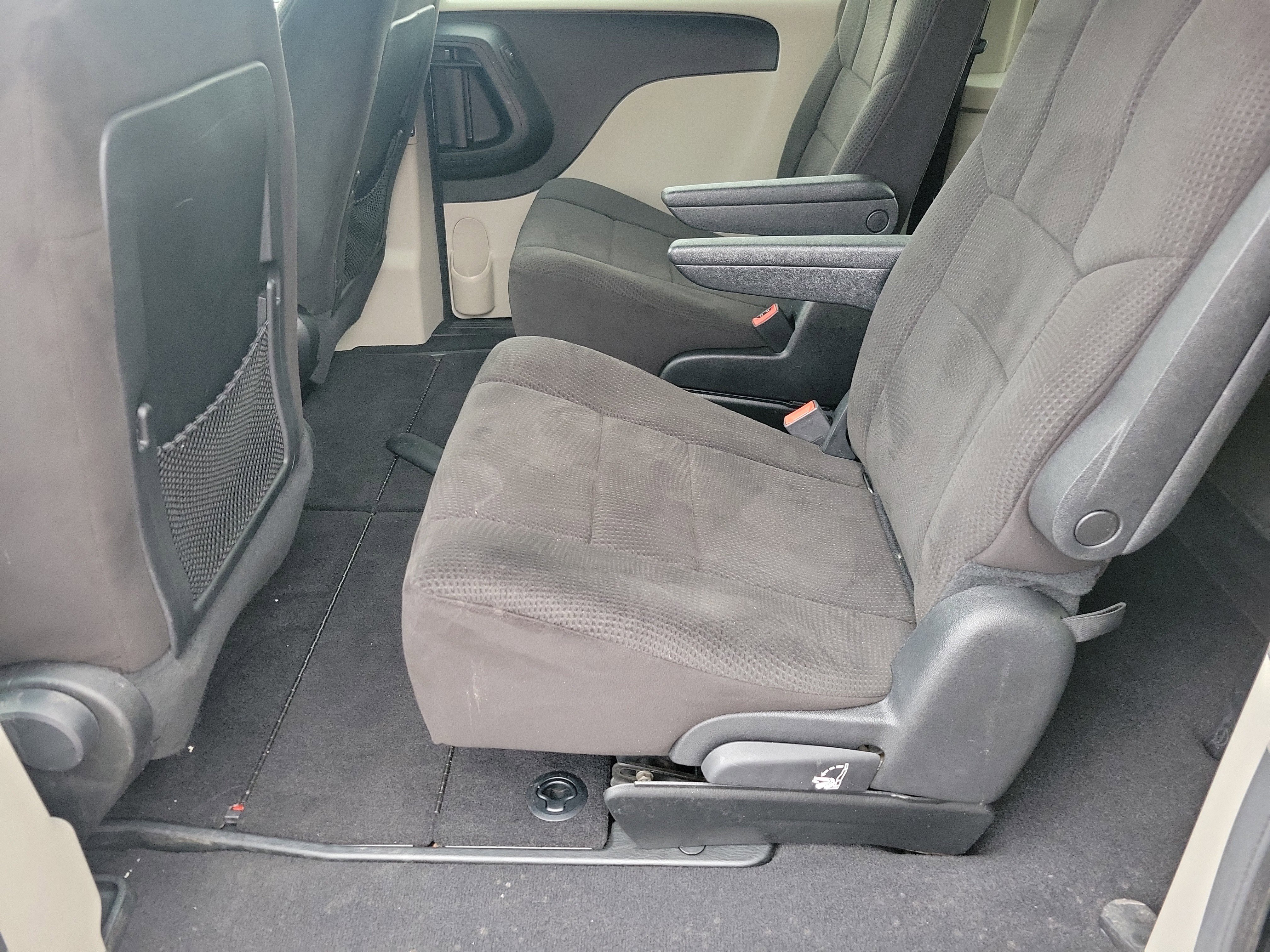 Used 2012 Dodge Grand Caravan SXT image 7