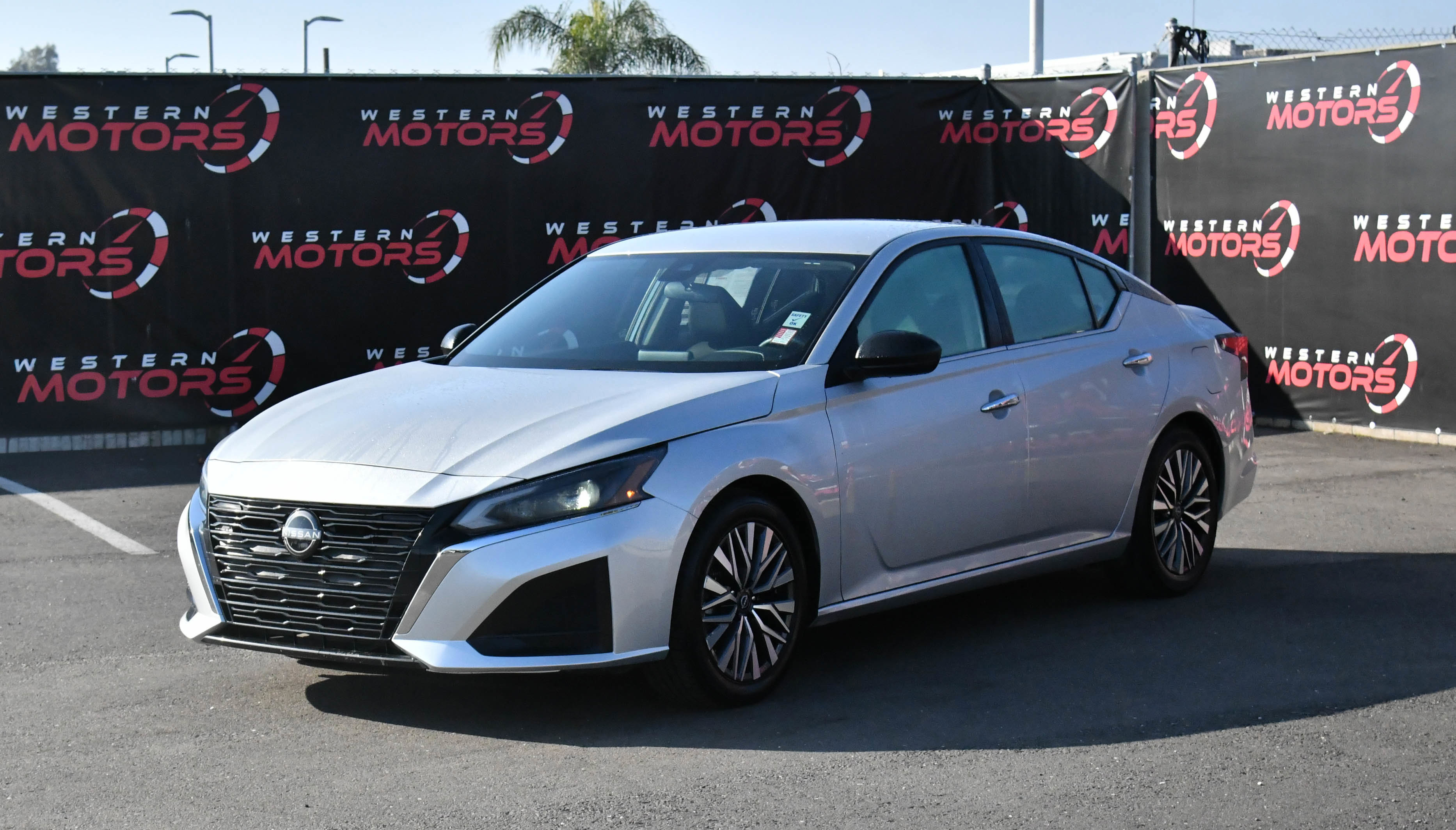 Used 2024 Nissan Altima 2.5 SV image 3