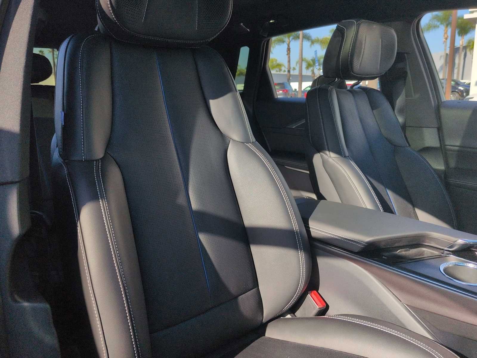 New 2026 Cadillac Lyriq V AWD/4WD image 28