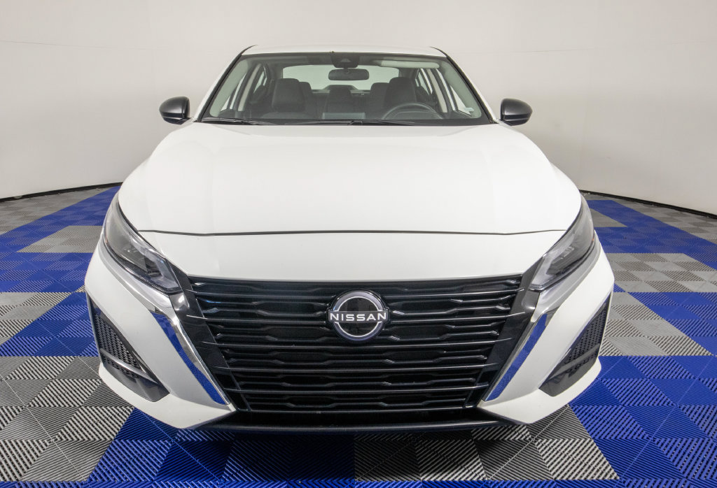 Used 2025 Nissan Altima 2.5 SV FWD image 3