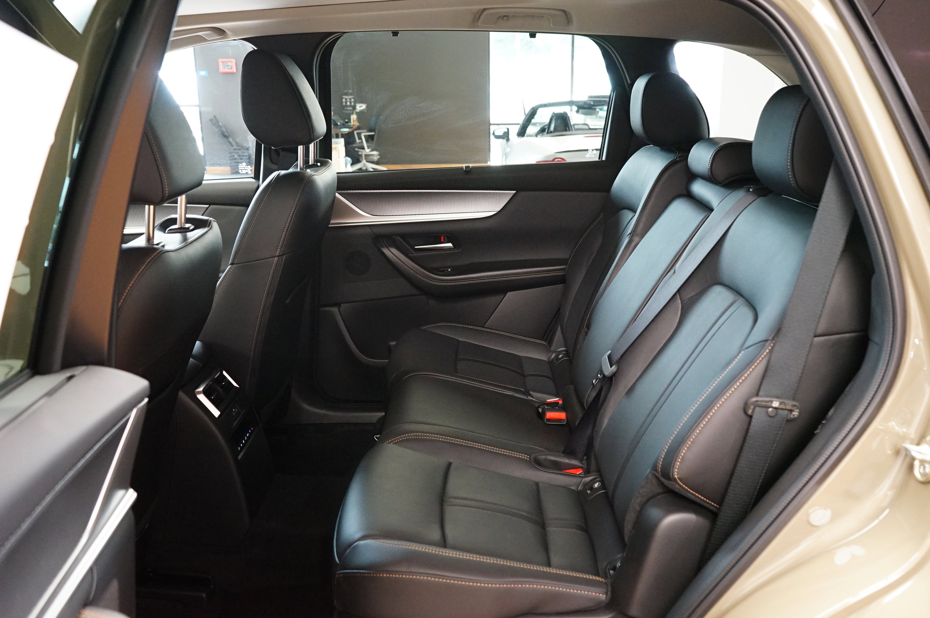 New 2025 MAZDA CX-70 Plug-In Hybrid w/ Premium Pkg image 8