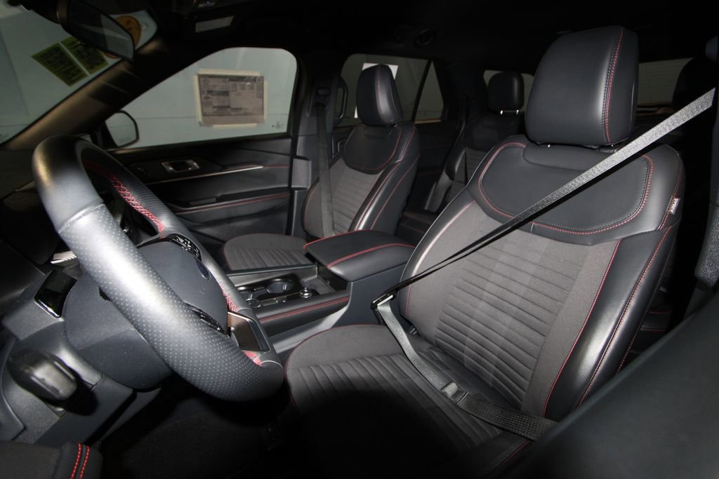 Used 2025 Ford Explorer ST-Line image 4