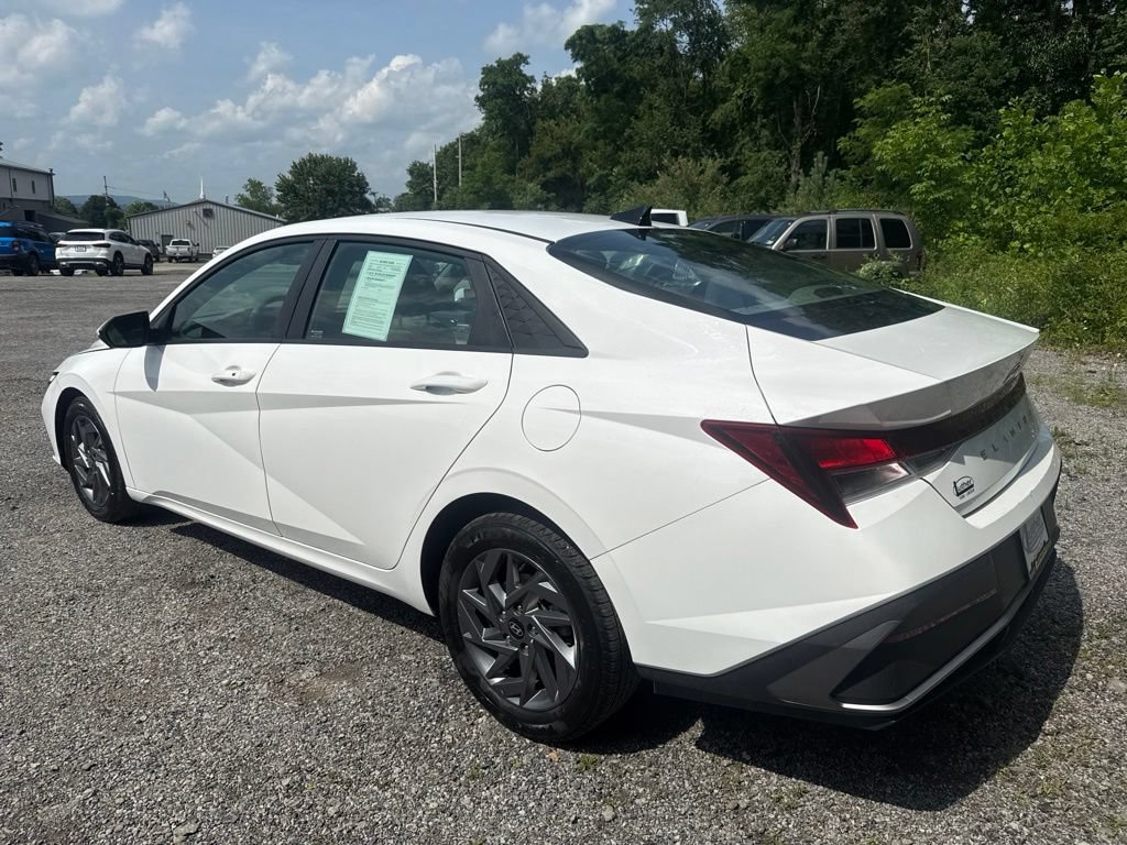 Used 2024 Hyundai Elantra SEL FWD image 7