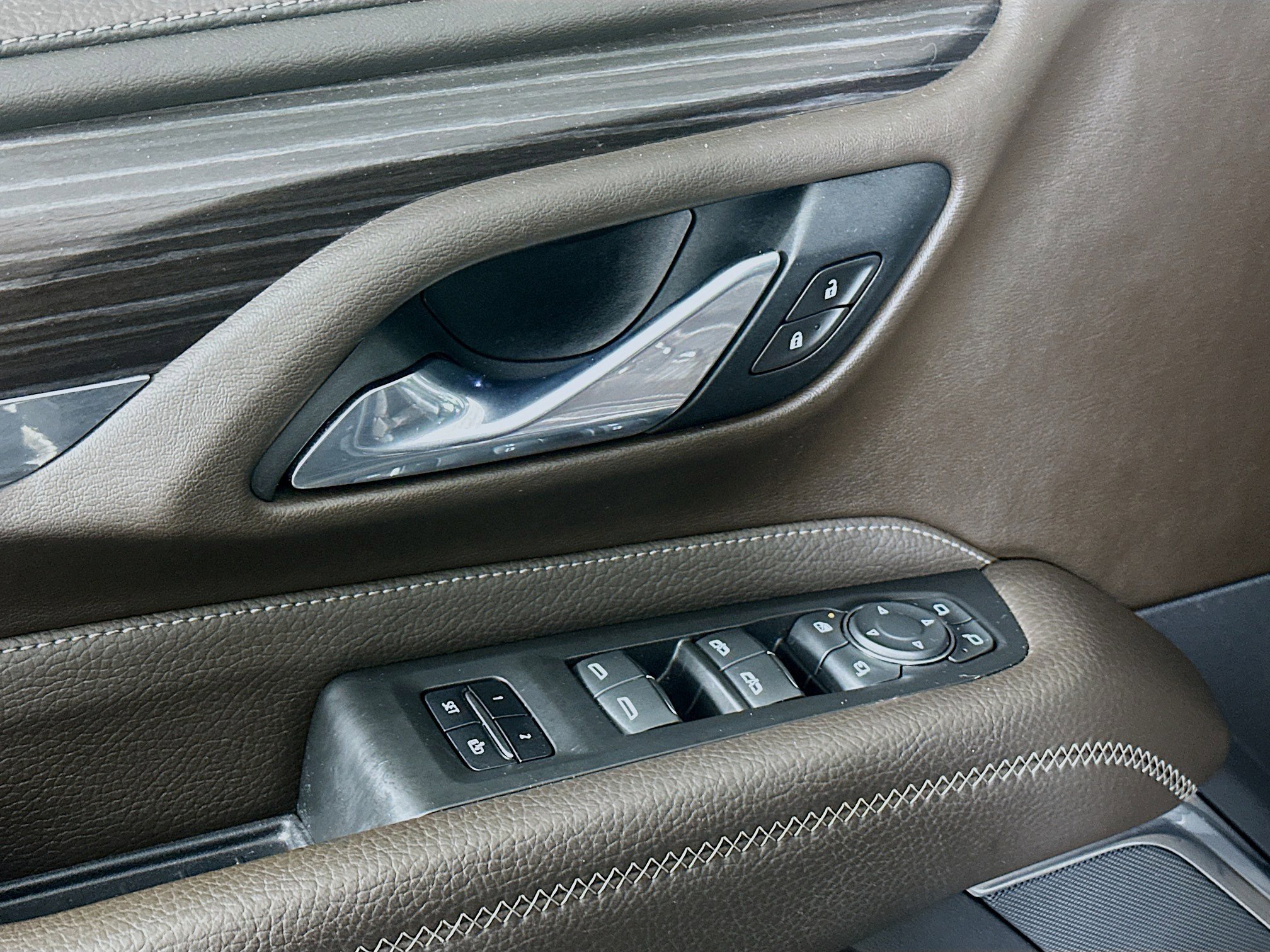 Used 2021 GMC Yukon XL Denali w/ Advanced Technology Package image 15