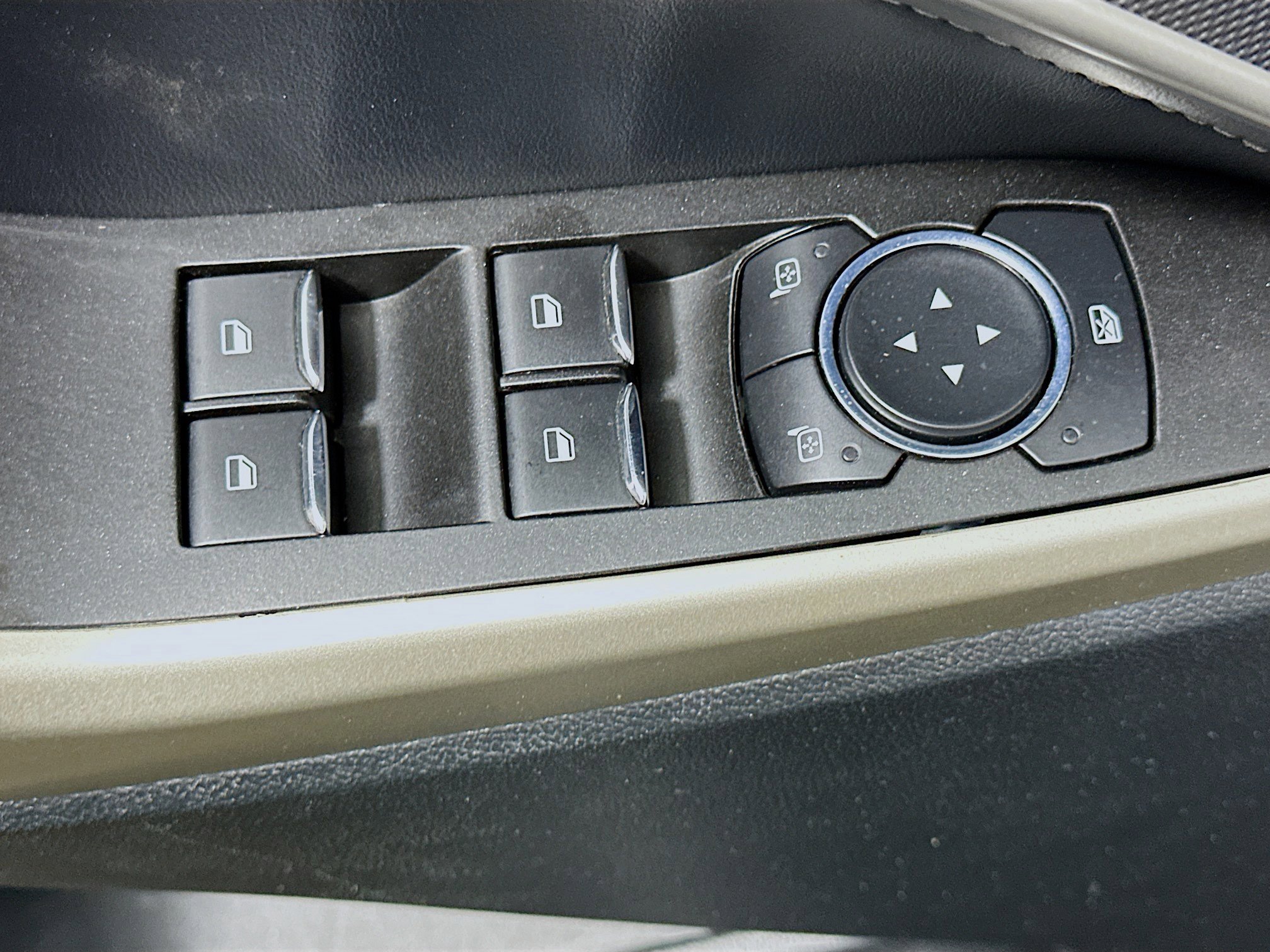 Used 2021 Ford Explorer XLT w/ Equipment Group 202A AWD/4WD image 15