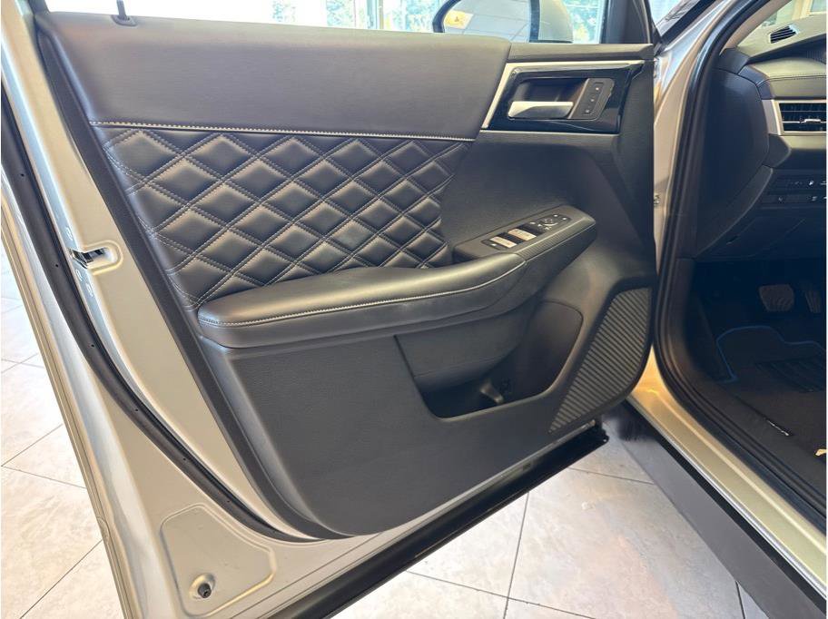 Used 2023 Mitsubishi Outlander SEL image 9