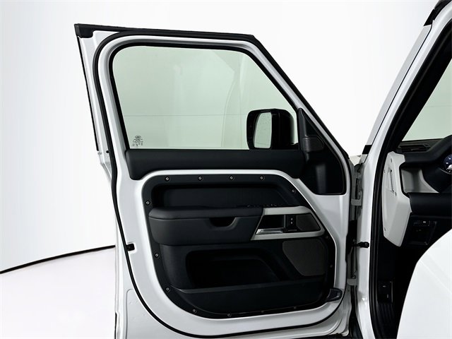 Used 2024 Land Rover Defender 110 X-Dynamic SE image 11