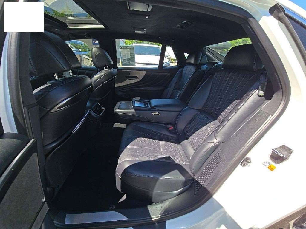 Used 2023 Lexus LS 500h AWD w/ Luxury Package image 9