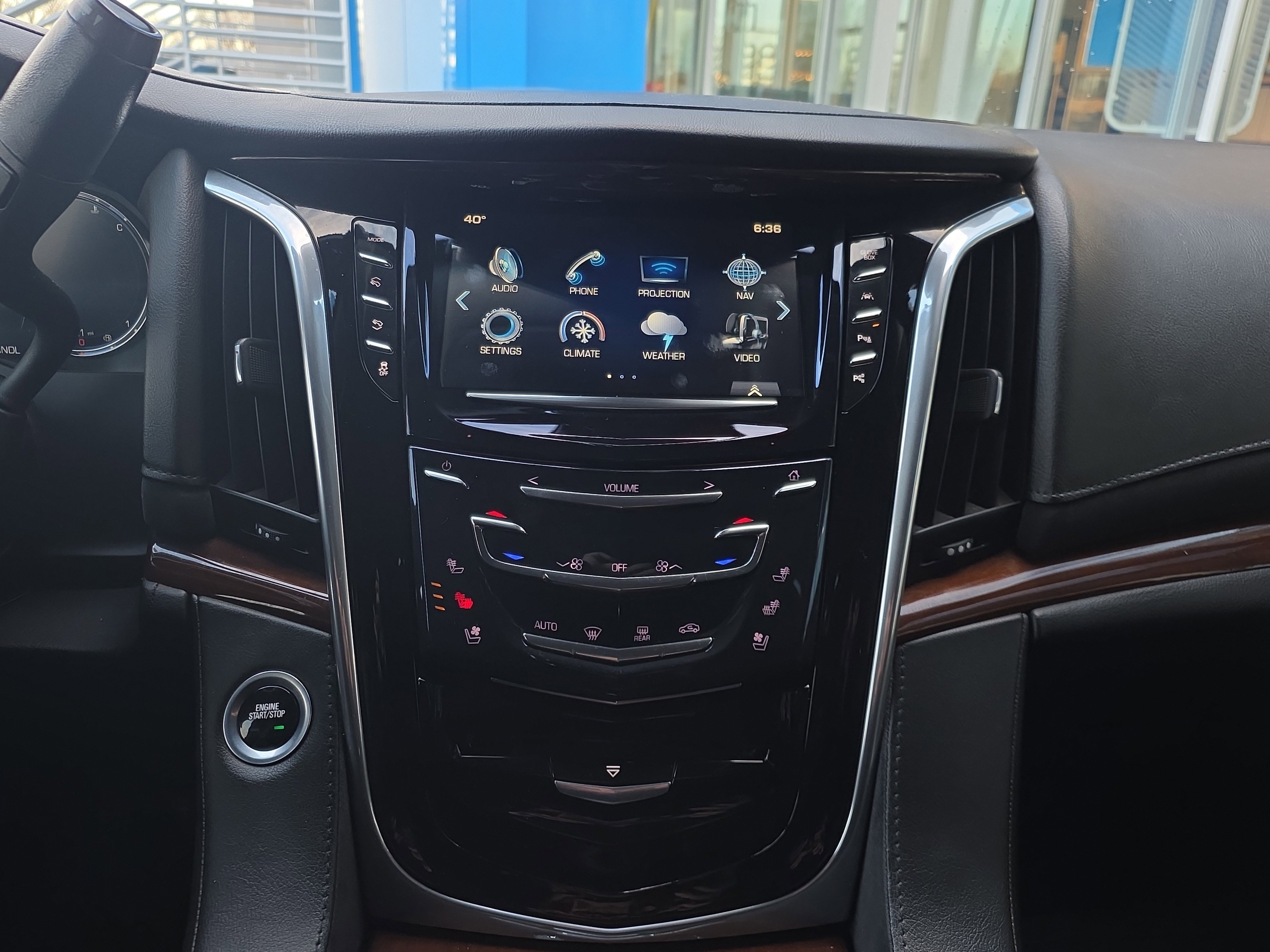 Used 2018 Cadillac Escalade Luxury image 24