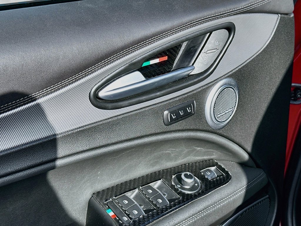 Used 2022 Alfa Romeo Stelvio Veloce AWD/4WD image 17