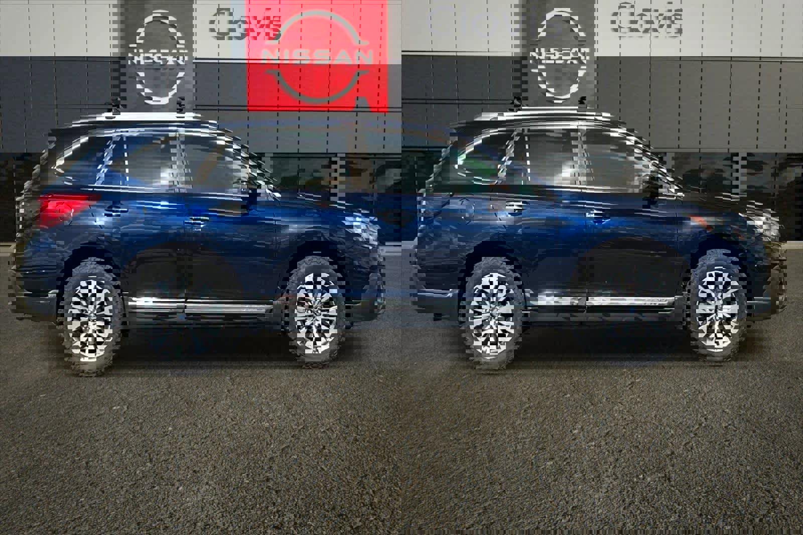 Used 2018 Subaru Outback 3.6R Touring w/ Popular Package #3 image 9