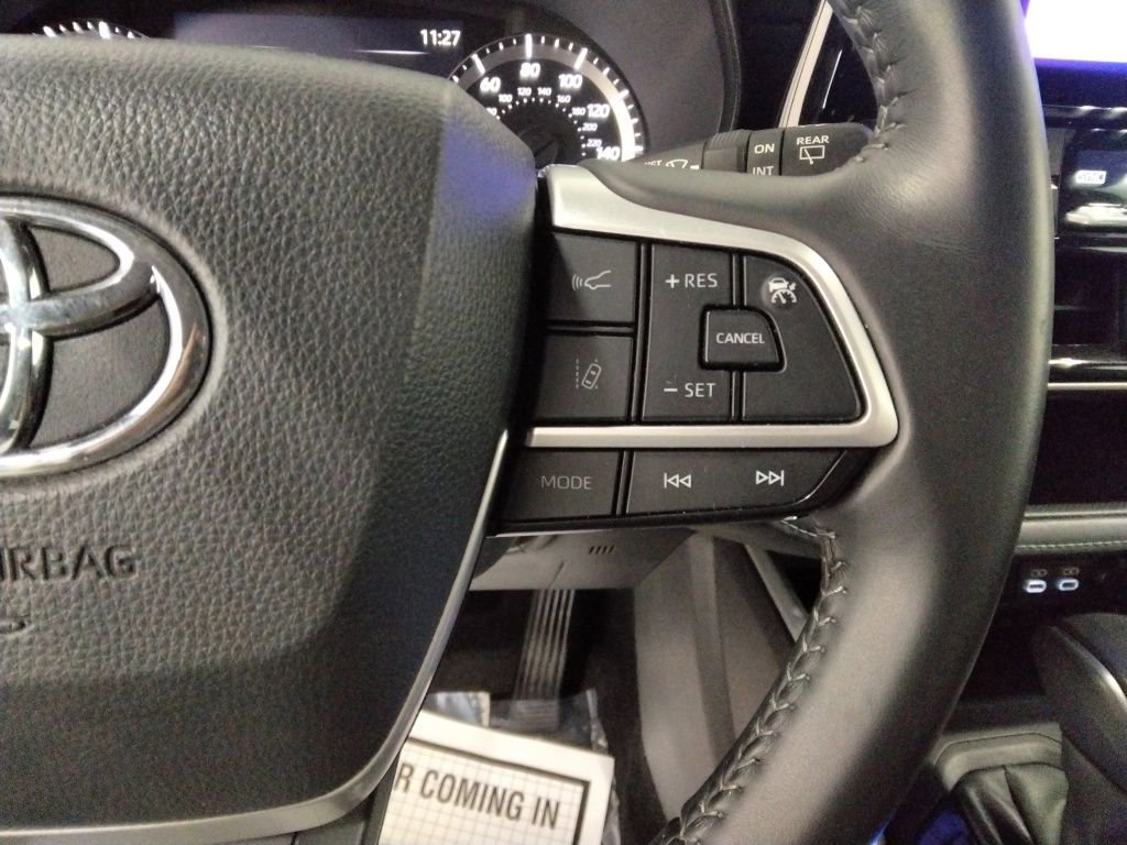 Used 2024 Toyota Highlander LE image 14