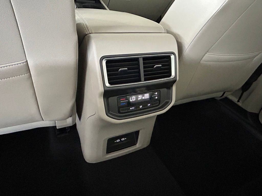 Used 2024 Volkswagen Atlas SE image 44