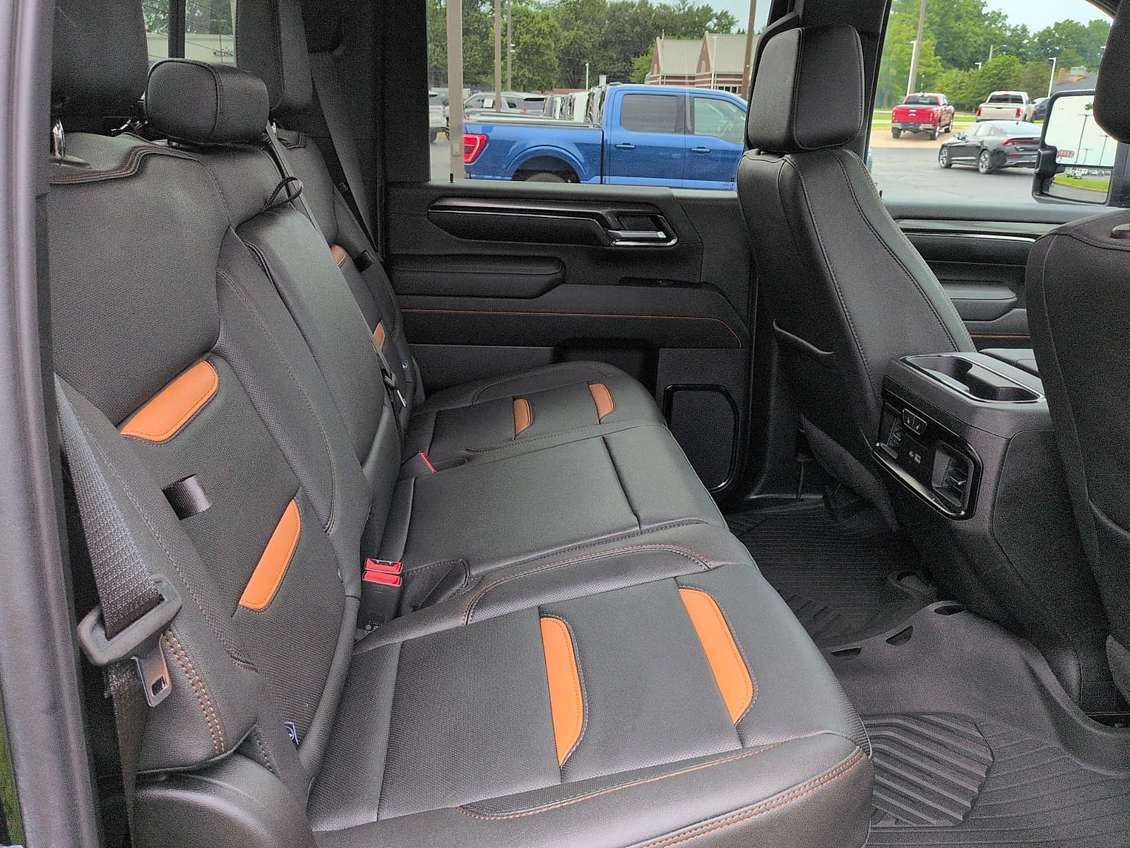 Used 2024 GMC Sierra 2500 AT4 w/ AT4 Premium Plus Package AWD/4WD image 11