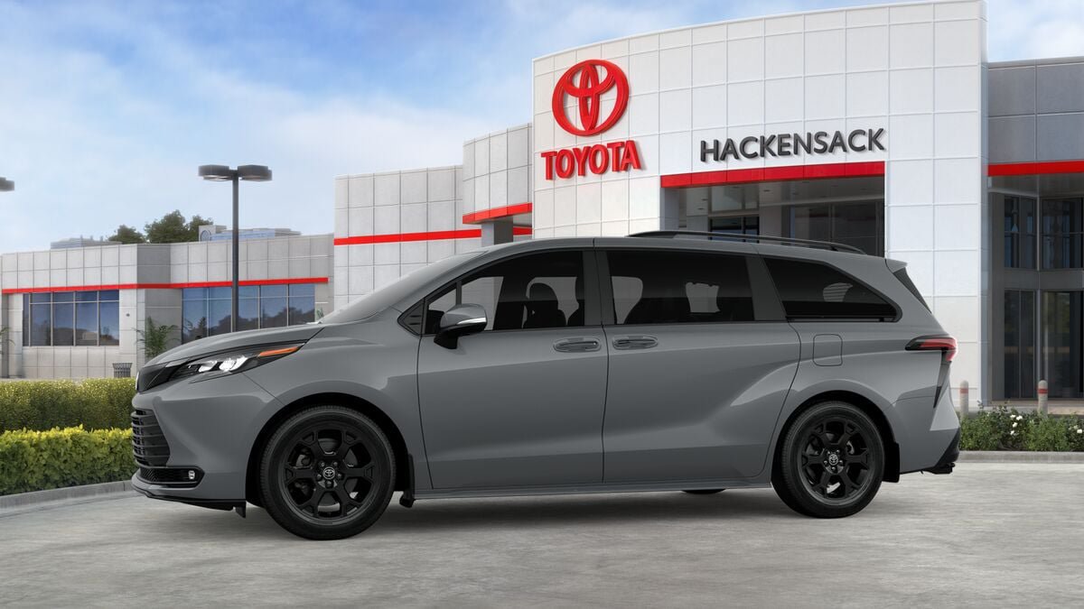 New 2026 Toyota Sienna XLE Woodland Edition AWD/4WD image 3