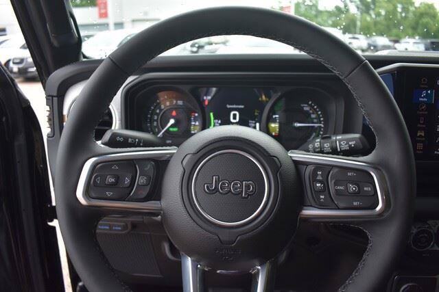Used 2025 Jeep Wrangler Sahara 4xe AWD/4WD image 34
