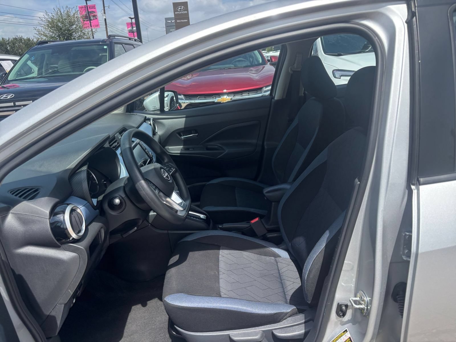 Used 2025 Nissan Versa SV FWD image 24