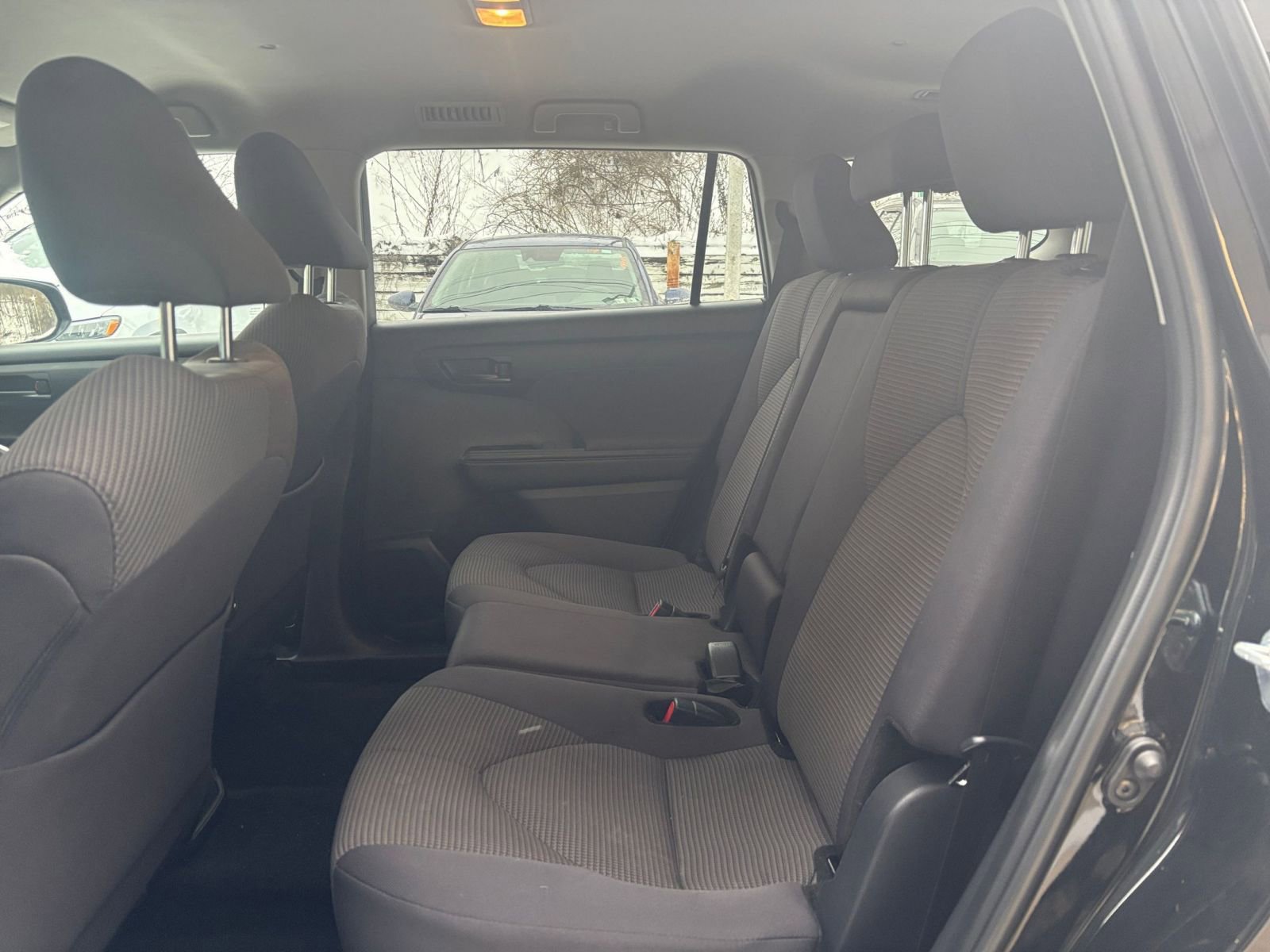 Used 2025 Toyota Highlander LE image 39