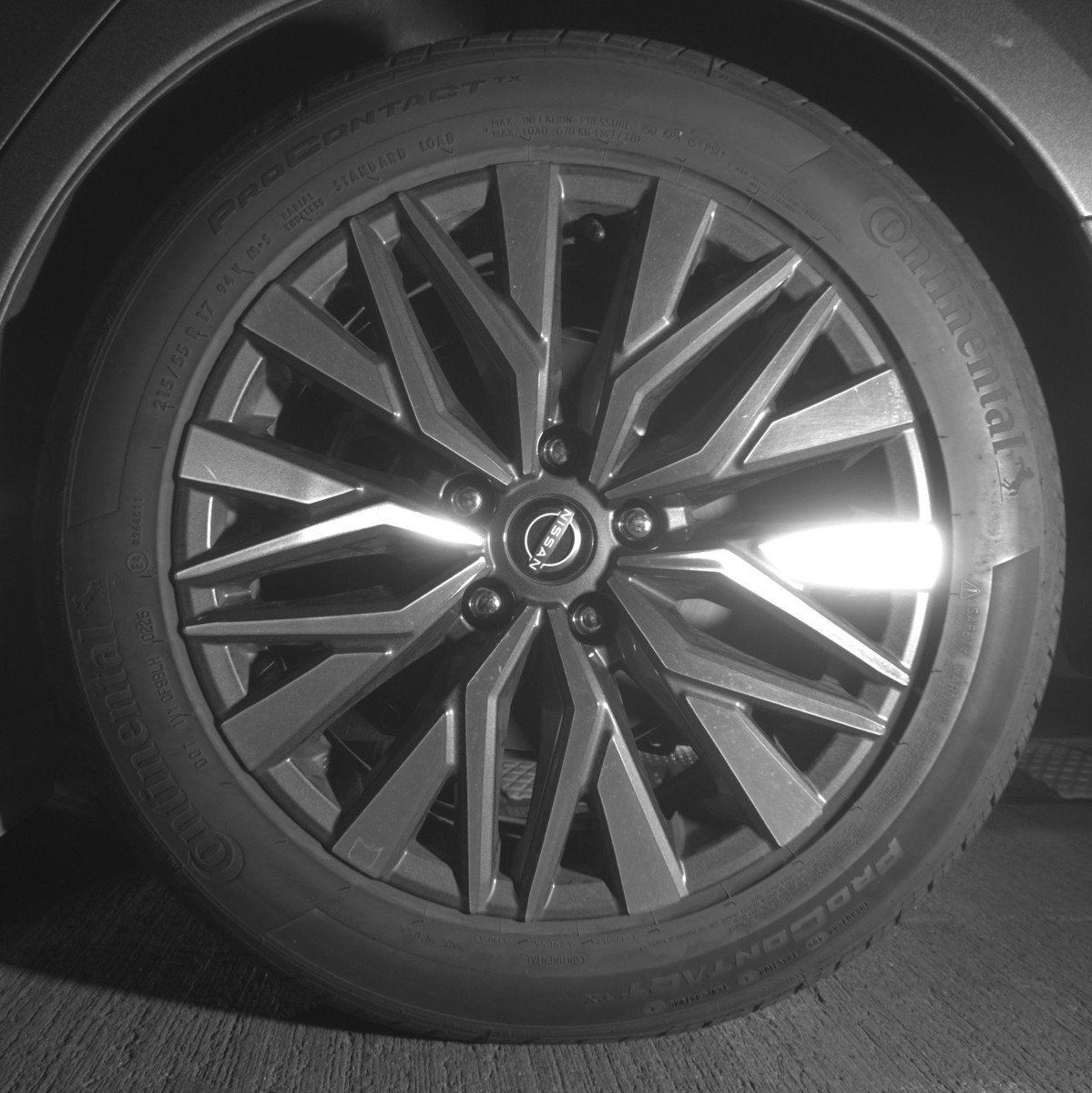 Used 2025 Nissan Altima 2.5 SV FWD image 14