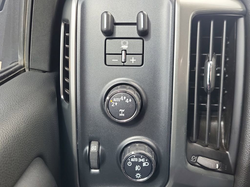 Used 2018 Chevrolet Silverado 1500 LT w/ All Star Edition image 22